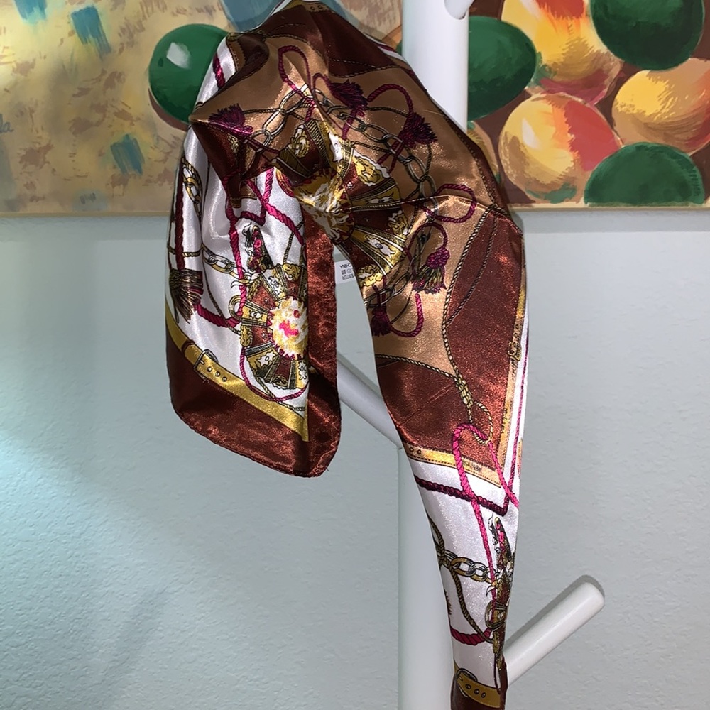 Stunner! Stunning! Spun polyester that is equal to silk! - Picture 2 of 8